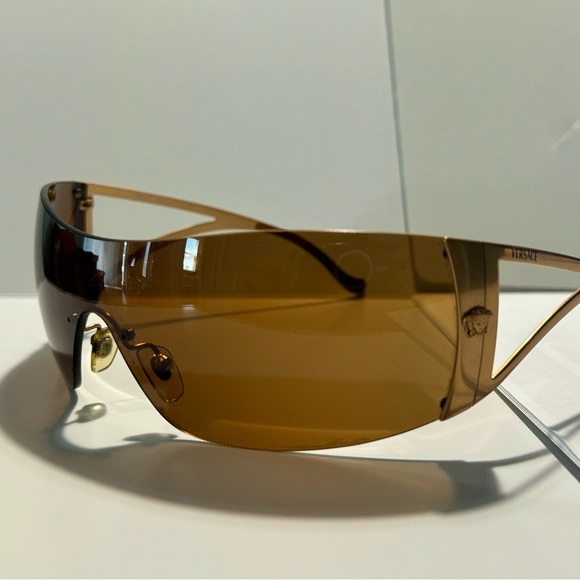 Vintage Gold Gianni Versace sunglasses unisex - Picture 8 of 10